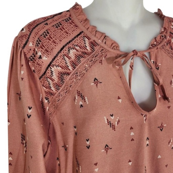 Maurices Mauve Aztec Patterned Ballon Sleeve Blouse (Size: Medium) - Picture 4 of 16